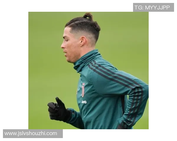 拥有小辫子独特发型的足球明星们展现个性与实力的精彩瞬间