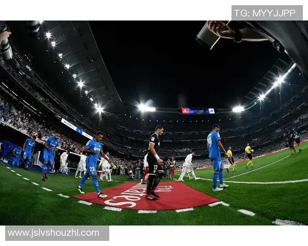 经典传奇劳尔高清壁纸展现西班牙足球巨星永恒风采